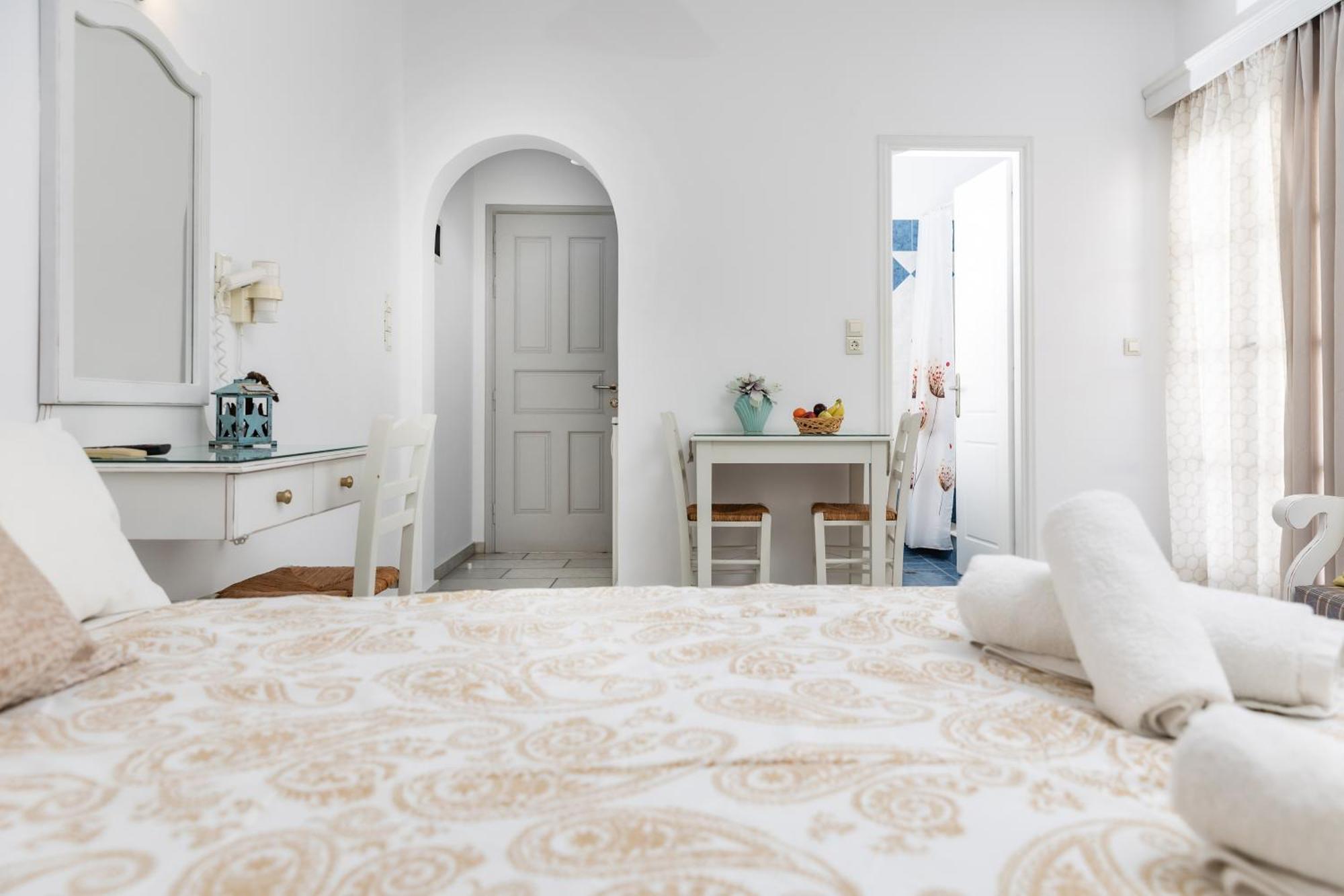 Depis Studios & Apartments Naxos City Экстерьер фото