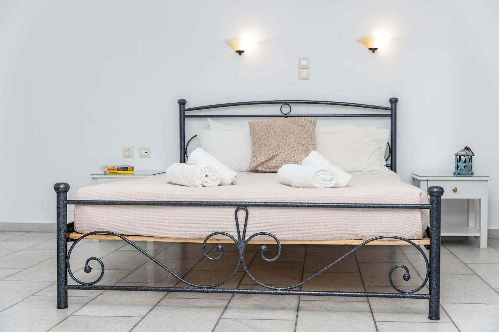 Depis Studios & Apartments Naxos City Экстерьер фото