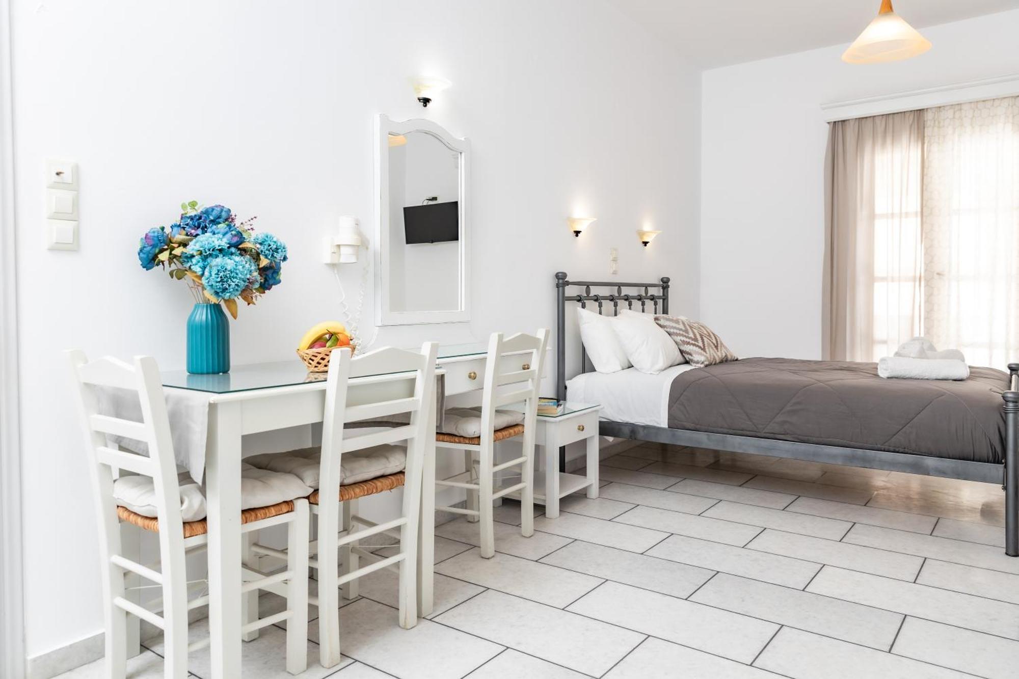 Depis Studios & Apartments Naxos City Экстерьер фото
