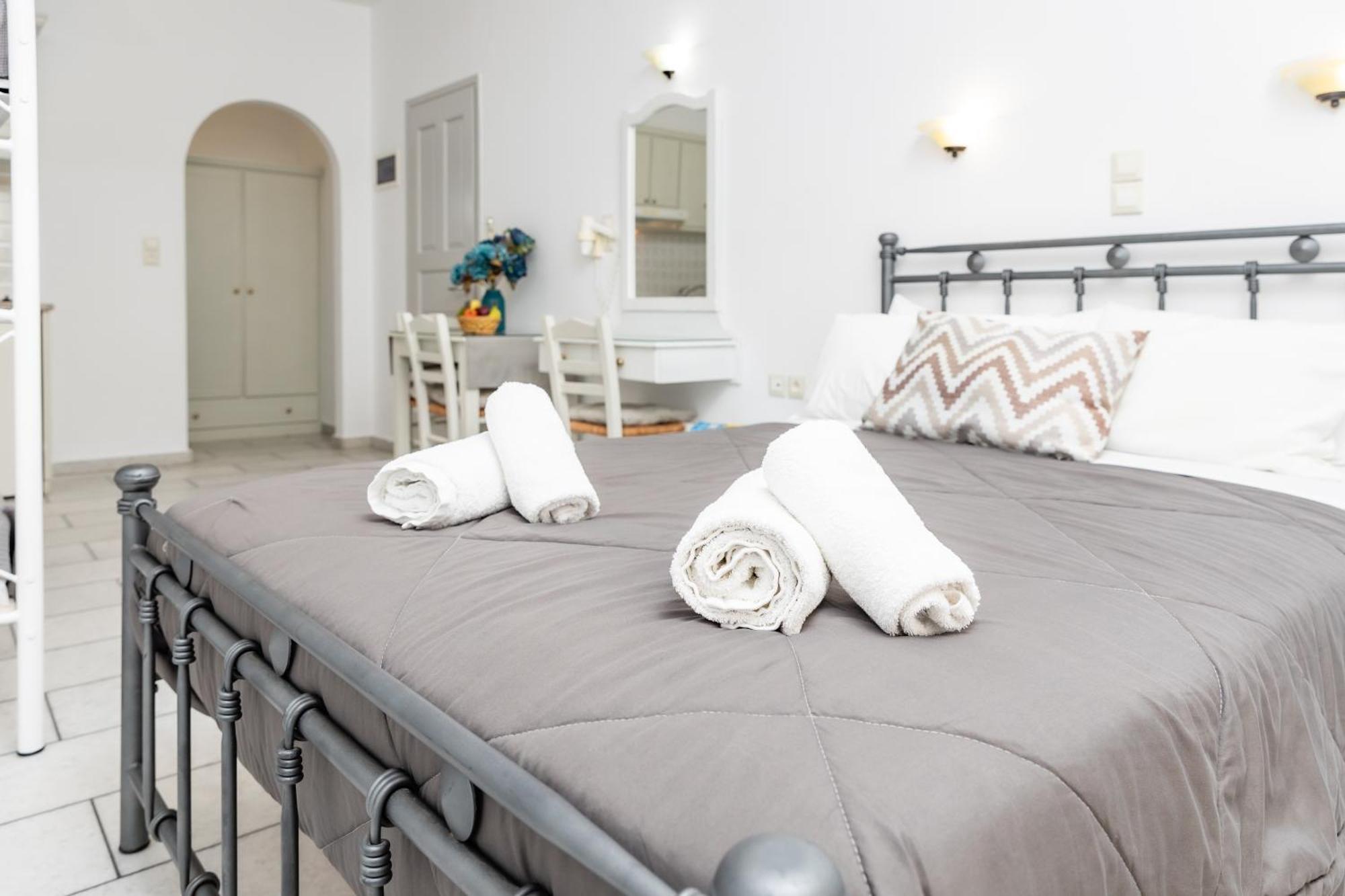 Depis Studios & Apartments Naxos City Экстерьер фото