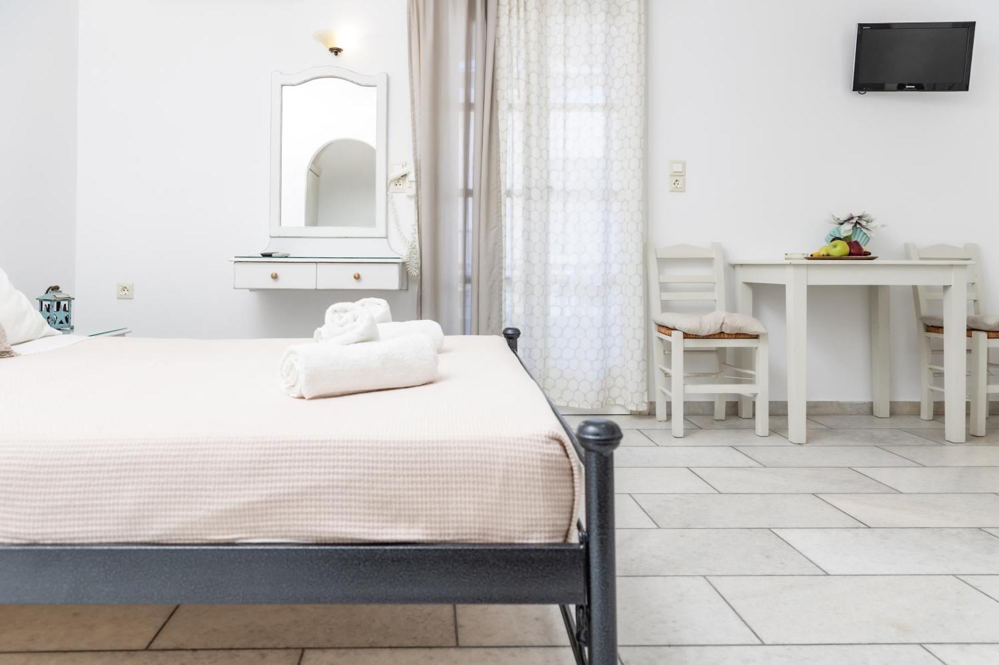 Depis Studios & Apartments Naxos City Экстерьер фото